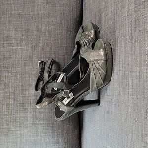 Silver Steve Madden Peeptoe Heels Size 5.5